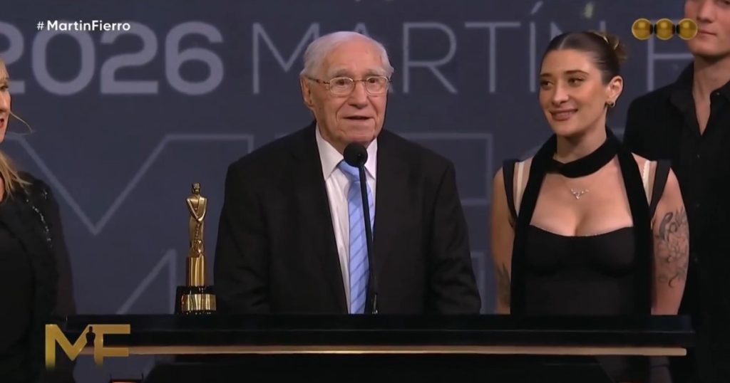 El merecido homenaje a Macaya Márquez en los Premios Martín Fierro