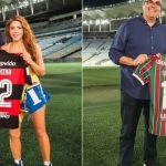 Shakira posó con la camiseta de dos gigantes de Brasil antes de su show en Copacabana