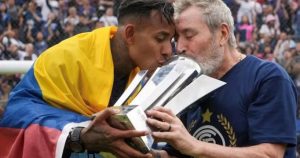 La firme postura de Vila ante la última oferta de Boca por Villa: "Riquelme no..."