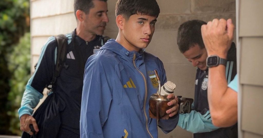 El sueño del pibe: Aranda y un posteo top en medio de los elogios