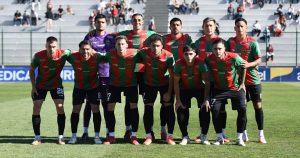 Hinchas solidarios: el plantel no cobró a tiempo, pero ellos acercaron canastas de comida