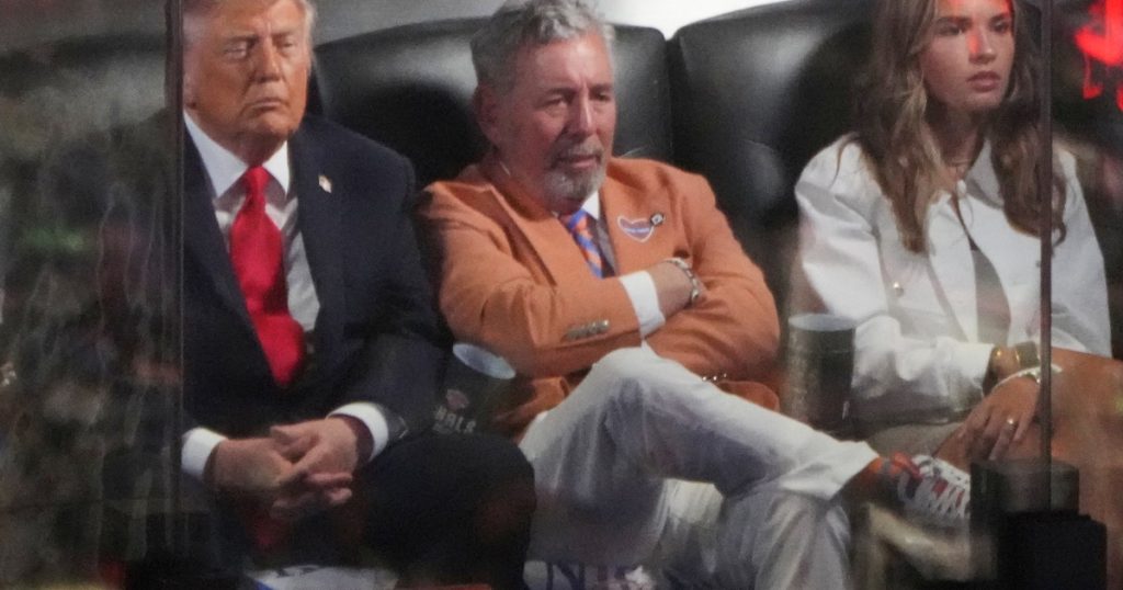 Trump se durmió en plena final de la NBA y fue abucheado por gran parte del Madison durante el himno