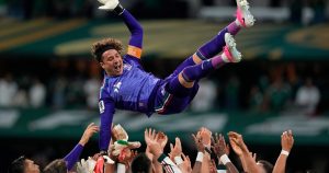 El viejito que faltaba: Memo Ochoa alcanzó a Messi y Cristiano con seis Mundiales y se despidió de la selección mexicana