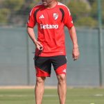 Por aire y por tierra: la intimidad de la pretemporada de River en Alicante