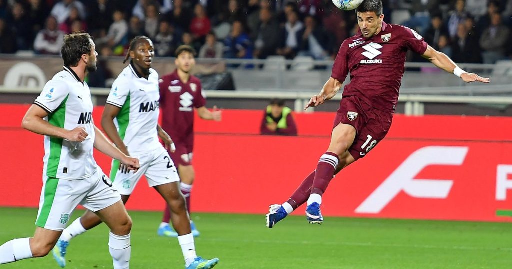 La decisión de Gio Simeone, entre la puerta abierta para volver a River y la firme postura de Torino