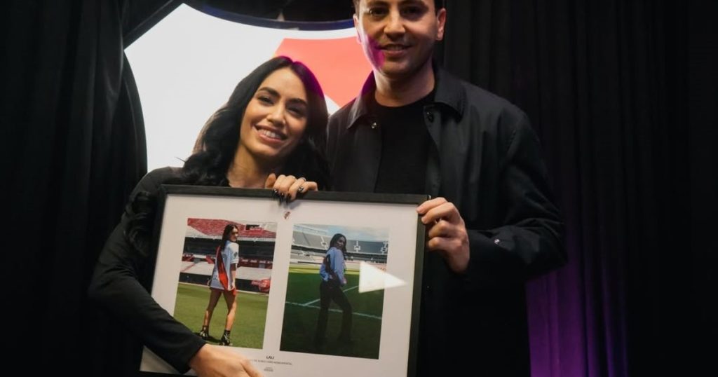 Con camiseta especial: el homenaje de River a Lali por sus shows en el Monumental