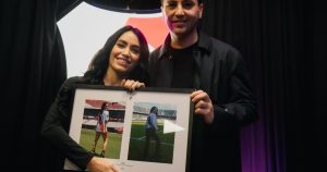 Con camiseta especial: el homenaje de River a Lali por sus shows en el Monumental