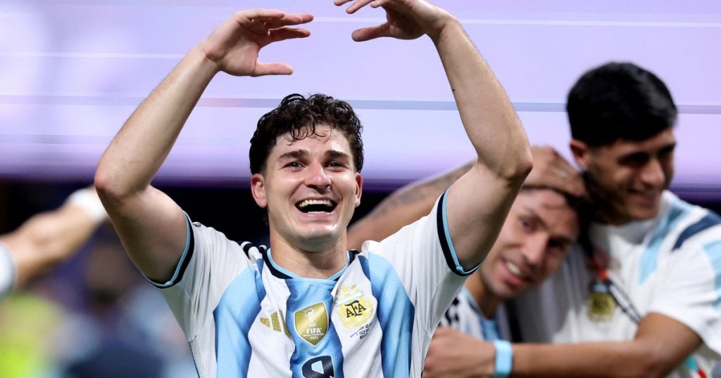 Va con todo por Julián Álvarez: el Barcelona pidió un crédito para afrontar su compra