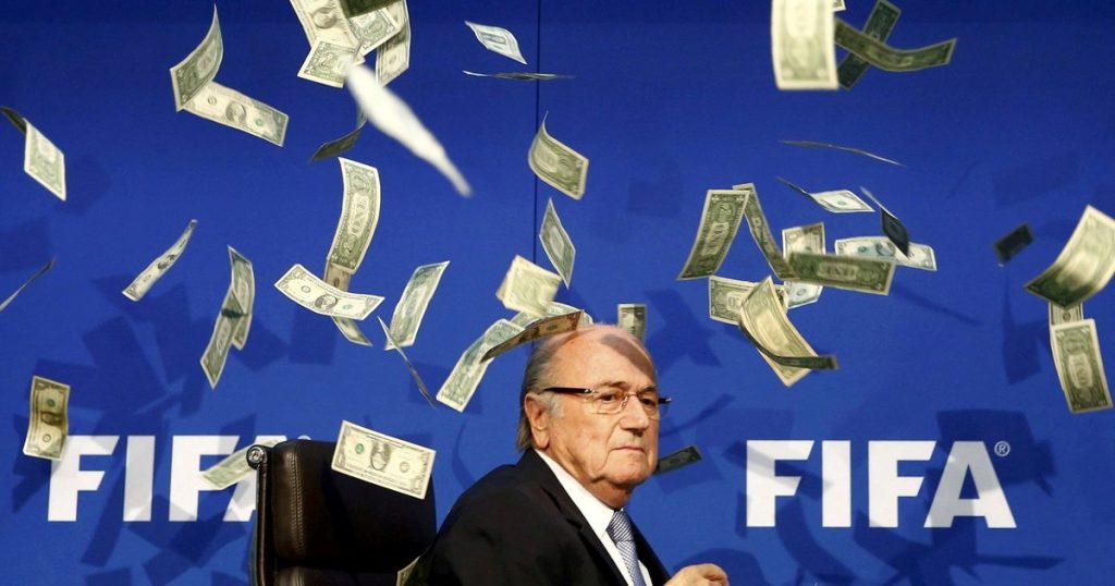 Blatter criticó la relación entre Gianni Infantino y Trump: "Nadie tiene derecho a vender nuestro deporte"