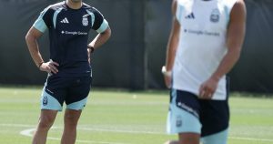 Ojo a esta opción: carrileros Giuliano y Tagliafico + tres centrales