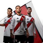 River presentó una camiseta con una inédita banda roja