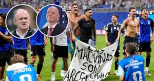 "Inglaterra debe abandonar la FIFA": el pedido desde un sector político de Gran Bretaña tras el festejo de Argentina con la bandera de Malvinas