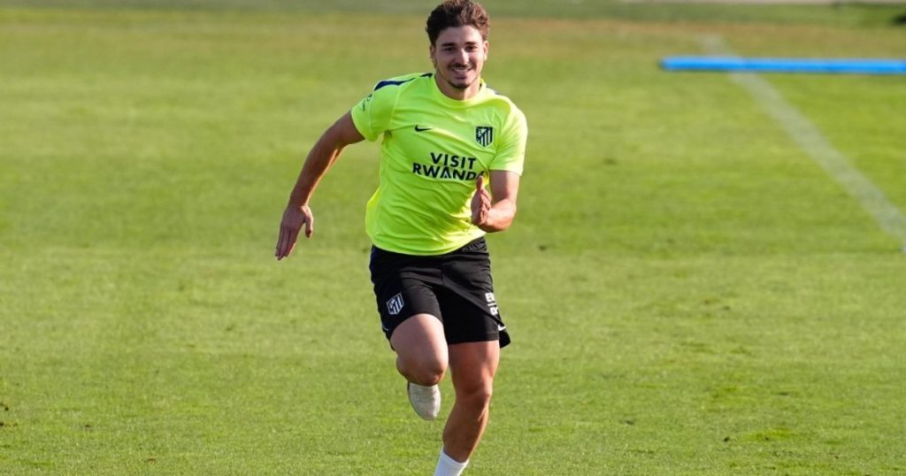 Julián Álvarez: la semana bajo las órdenes de Simeone, el "libérenlo" de redes sociales y ¿suplente para el debut en LaLiga?
