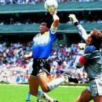 La histórica pelota de la Mano de Dios de Maradona en el 86 fue vendida por una cifra millonaria