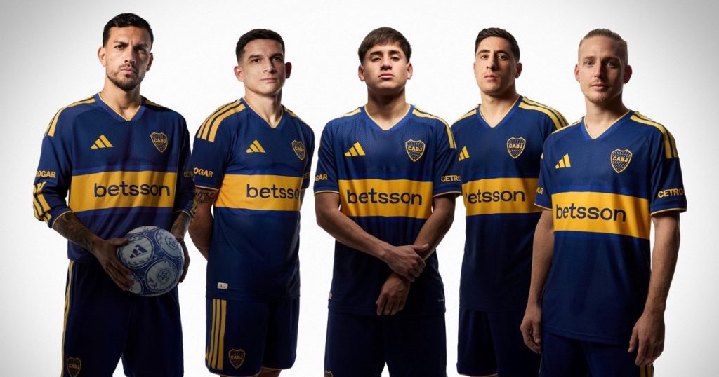 Boca presenta una camiseta con una novedosa combinación y la vuelta del escudo con estrellas