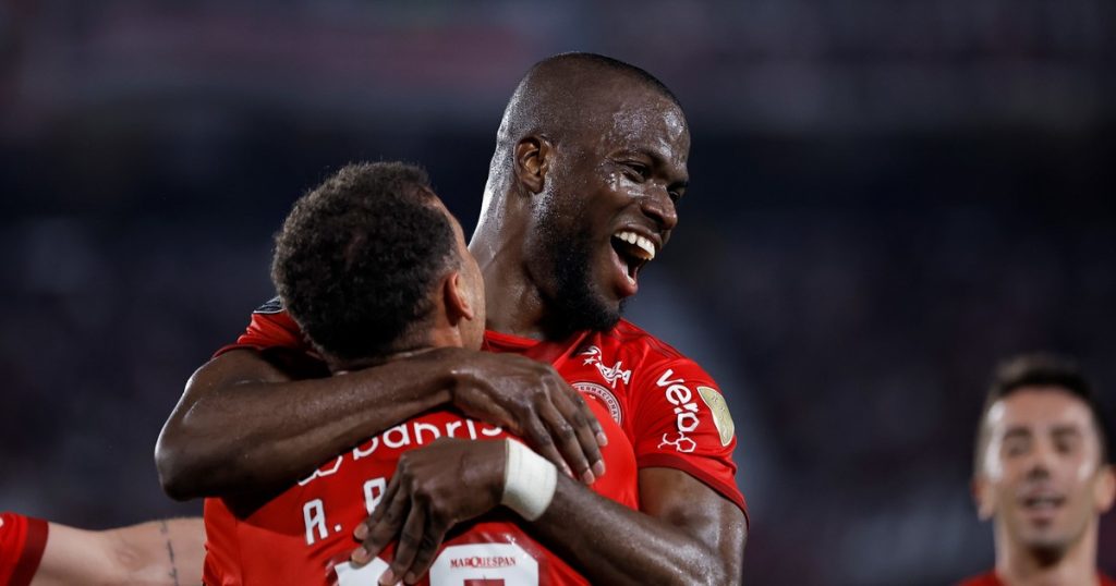 La bomba Enner: más de 200 goles, leyenda en Mundiales y un festejo clave contra River
