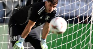 Dibu Martínez, afuera del debut del Aston Villa en la Premier League