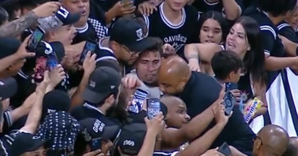 El jugador de Corinthians que festejó en la tribuna tras ganarle a Central