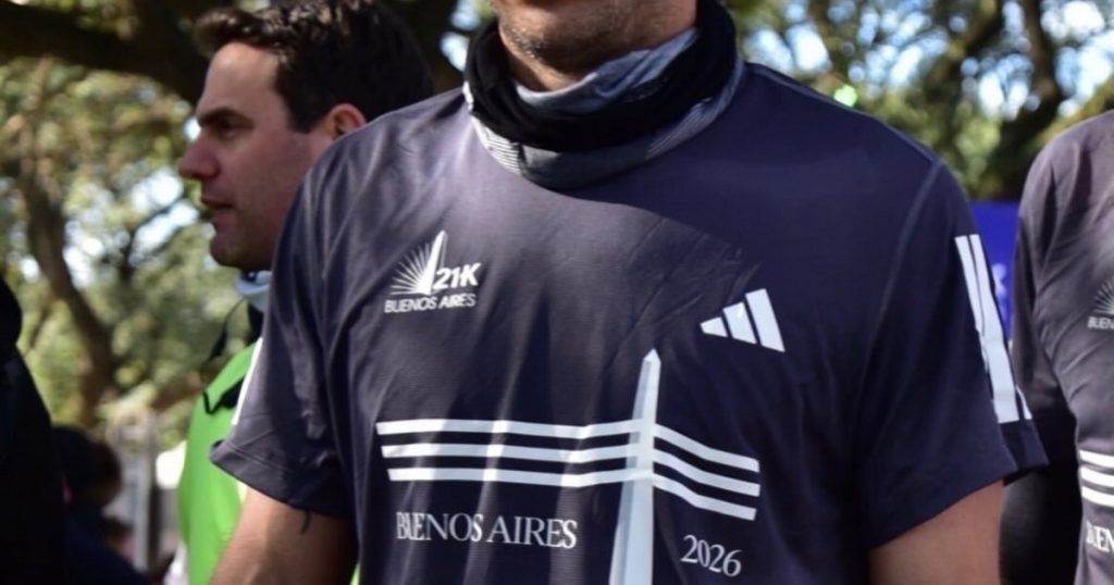 "Cada uno a su ritmo": Diego Placente corrió la Media Maratón de Buenos Aires
